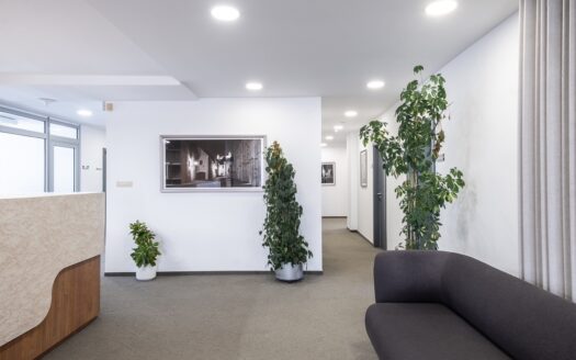 Kancelárske priestory 280m2 v AC Diplomat, možnosť prenájmu parkovacích miest