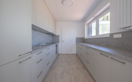 Úplne nový 4-izbový byt 112 m2 s terasou 32 m2 na prenájom v nadstavbe na Kohútovej ulici – Ružinov