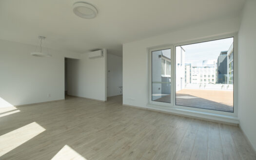 Úplne nový 4-izbový byt 112 m2 s terasou 32 m2 na prenájom v nadstavbe na Kohútovej ulici – Ružinov