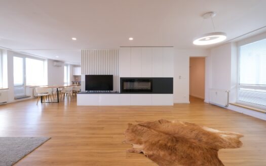 Veľkometrážny 5-izbový byt 213 m2 s terasou 55 m2 a výhľadom na Rakúsko