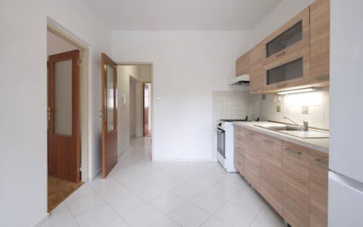 Kohútova, nezariadený 3-izb byt s lodžiou