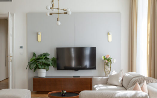 Unikátny 4-izbový apartmán (128,6 m2) v srdci pešej zóny na Laurinskej ul.