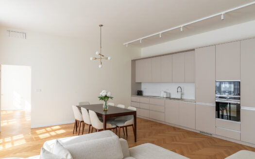 Unikátny 4-izbový apartmán (128,6 m2) v srdci pešej zóny na Laurinskej ul.