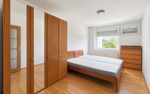 2-bedroom apartment with a balcony (8.9 m2) in a quiet location on Čmelovec Street