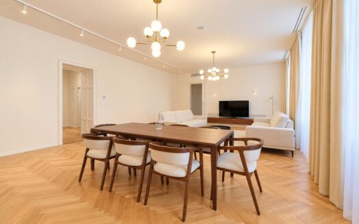Jedinečný 4-izbový apartmán (153,9 m2) v srdci pešej zóny na Laurinskej ul.
