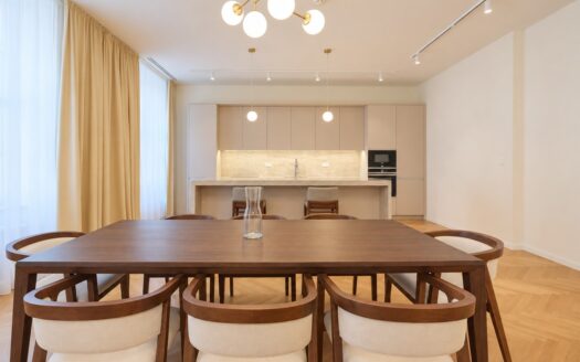 Jedinečný 4-izbový apartmán (153,9 m2) v srdci pešej zóny na Laurinskej ul.